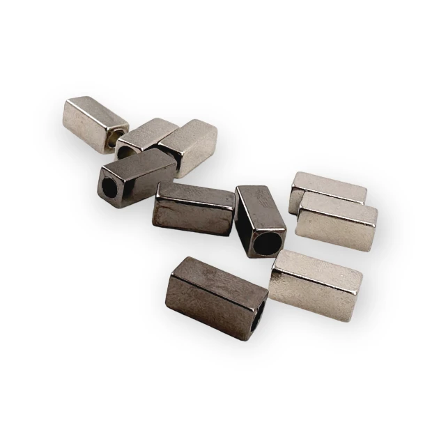 Giriş 4 mm Bağucu Dikdörtgen Şekil  6 x 14 mm E 1694