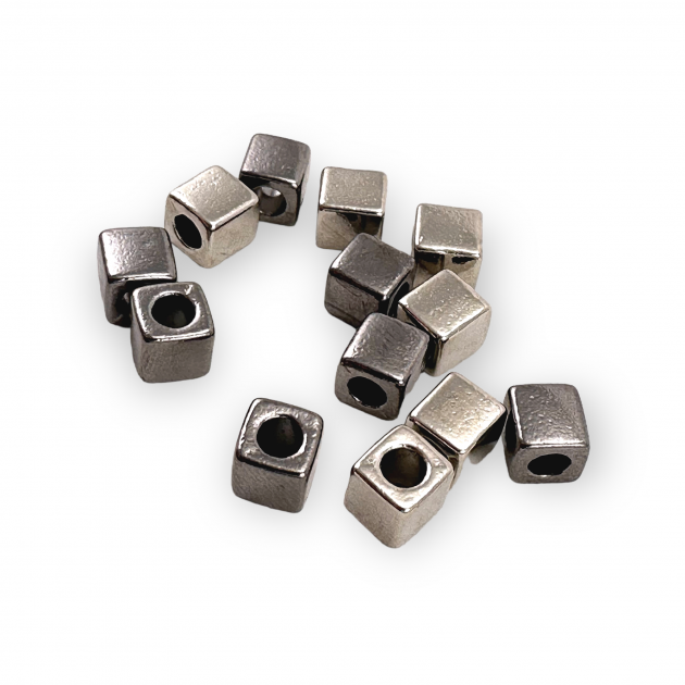 Giriş 2,5 mm Kordon Ucu Bağ ucu Küp Şekil  5 x 5 mm E 1804