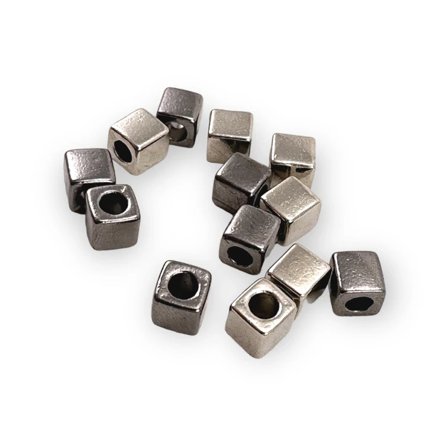 Giriş 2,5 mm Kordon Ucu Bağ ucu Küp Şekil 5 x 5 mm E 1804