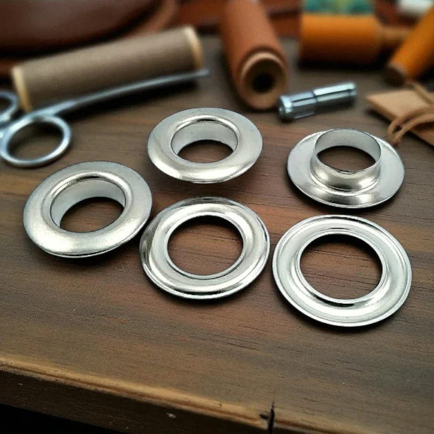 11/16" Brass 17,3 mm Curved Eyelet ERB0031PR