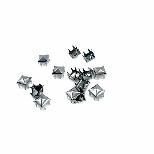 Süs Trok 6 mm Piramit Şekil Sekiz Bacaklı (250 Ad/Paket) TR0008