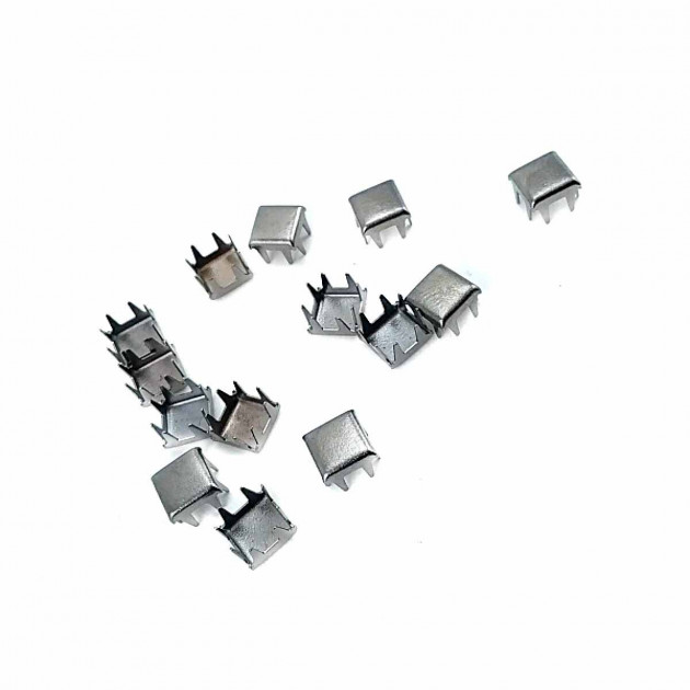 StudsWith Prong  6 mm Square Metal  (250 pcs/pck) TR0026