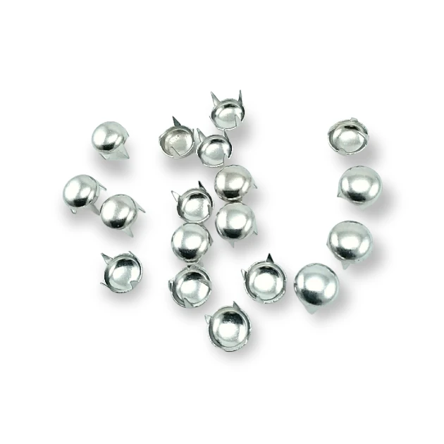 Straight Iron Studs 4 Prongs  7.50 mm (250 pcs / Pack) TR0032