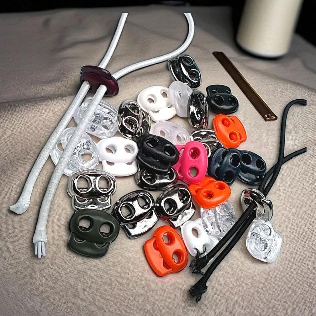 Plastik Stoper İki Delikli 4 mm Delik Çaplı Üstten Basmalı - Ay Model Stoper H002807