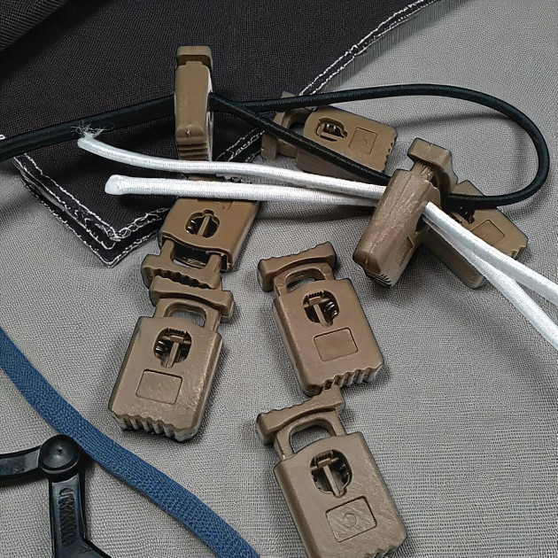 Single Hole Plastic Stopper 9 mm Hole Diameter Top Press H003611