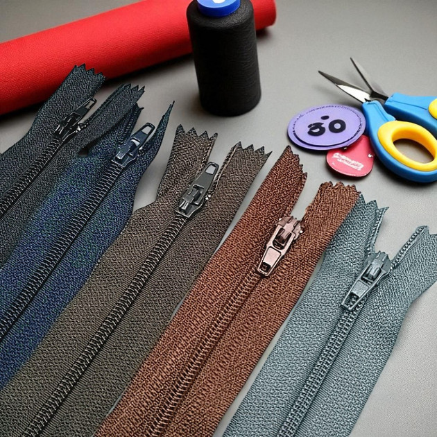 7" Pants and Skirt Zippers 18 cm Type 5 Nylon Close End  ZPHSN0018T5