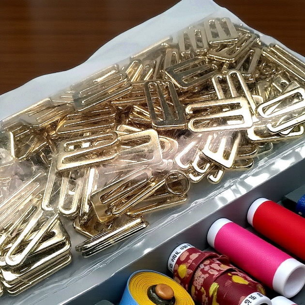 ? 3/4 Inch (2 cm) Lingerie Hook (Gold) - Designer Finish, Bulk Value PBT0039PROMO