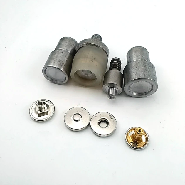 Magnetic Snap Buttons 18 mm Curved Brass Set of 4 ERMK018PR